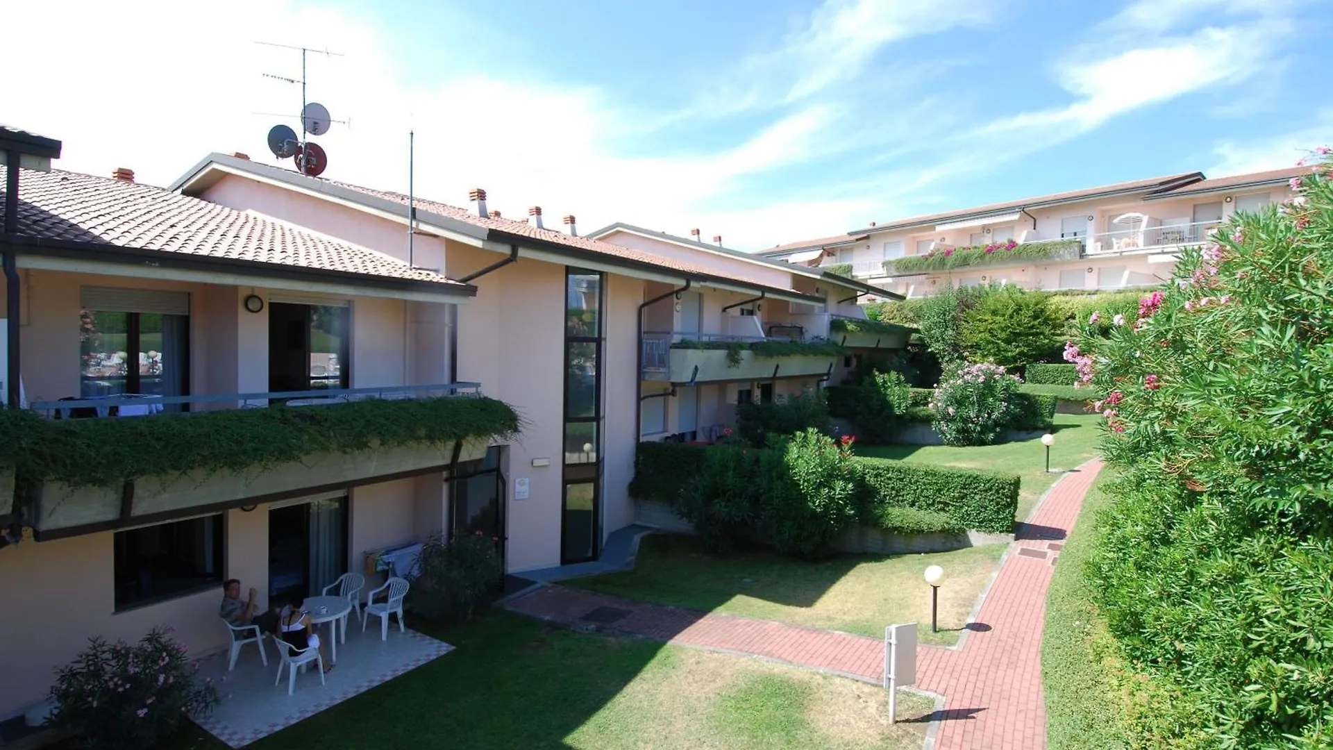 Kristall Lago Residence Desenzano del Garda 2*,