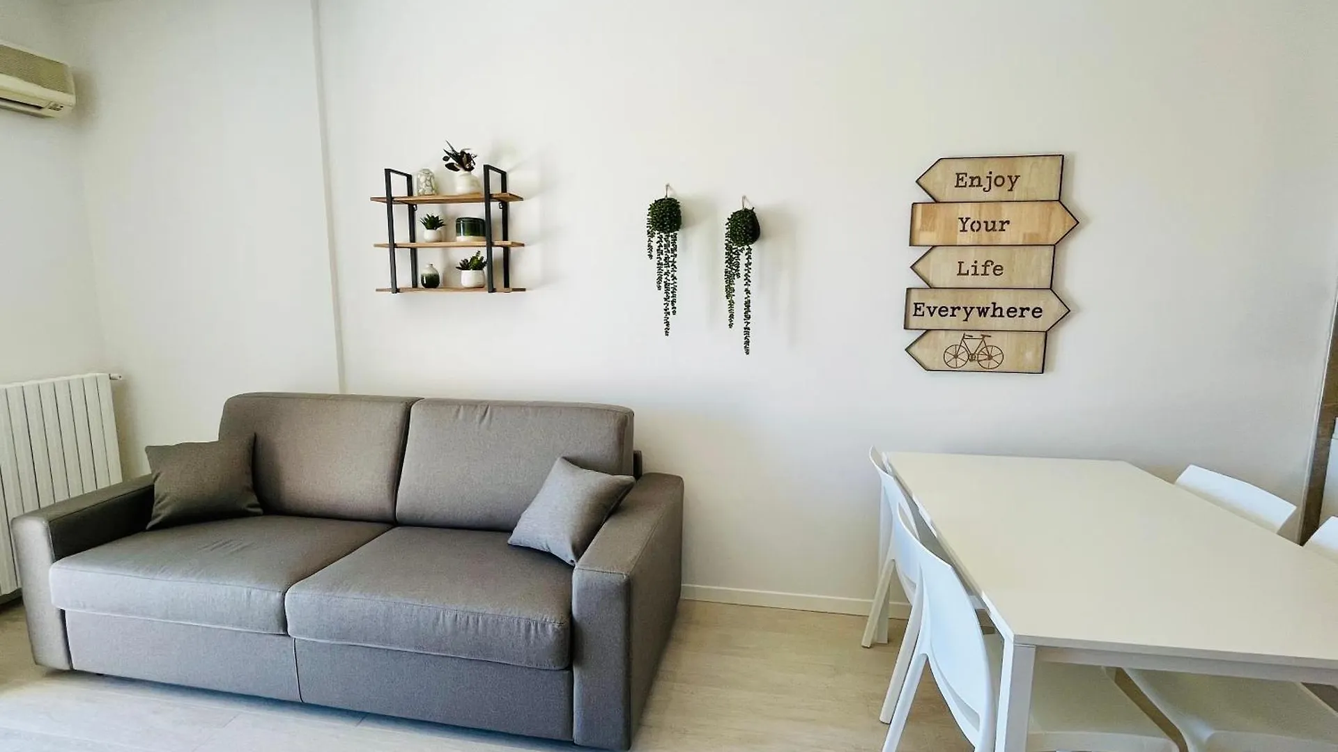 Kristall Lago Residence Desenzano del Garda 2*,