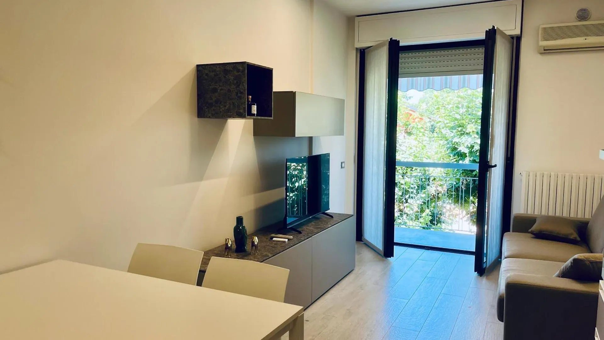 Kristall Lago Residence Desenzano del Garda 2*,  Italia